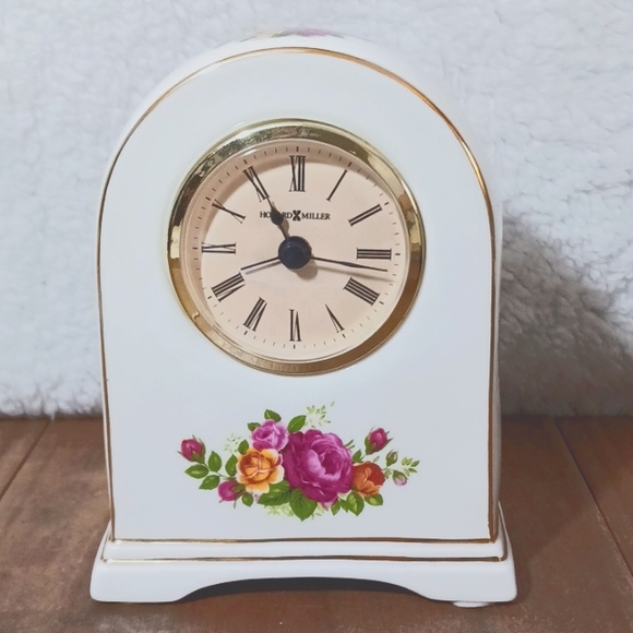 Howard Miller desk clock. - Picture 1 of 7